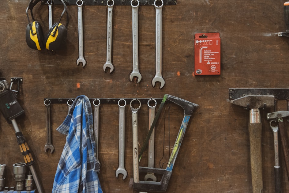 DIY vs. Hiring a Handyman